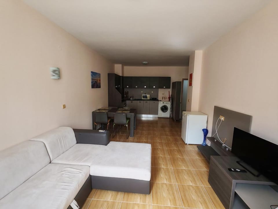 Kitchen or kitchenette, Living room, Seating area