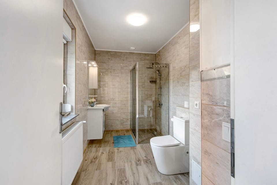 Bathroom, Living room