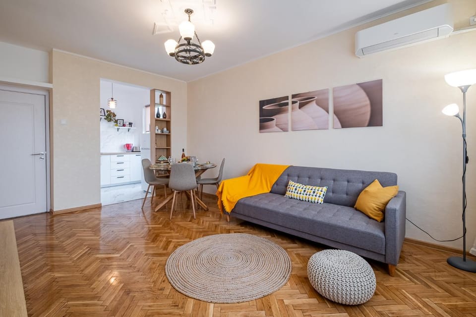 Living room, Seating area, air conditioner