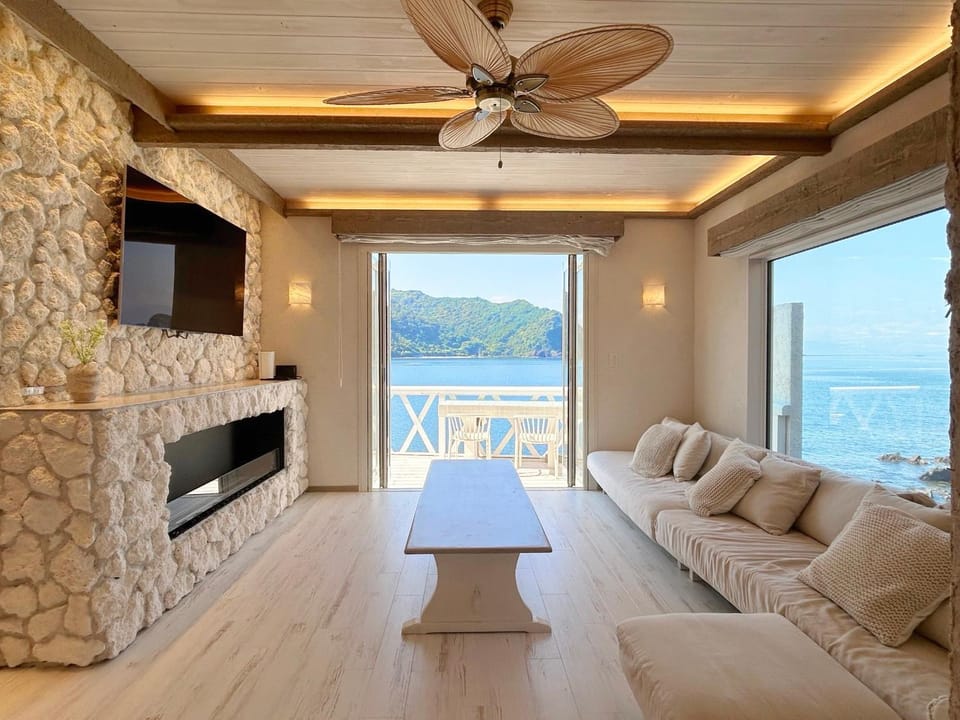 Natural landscape, TV and multimedia, Living room, Sea view