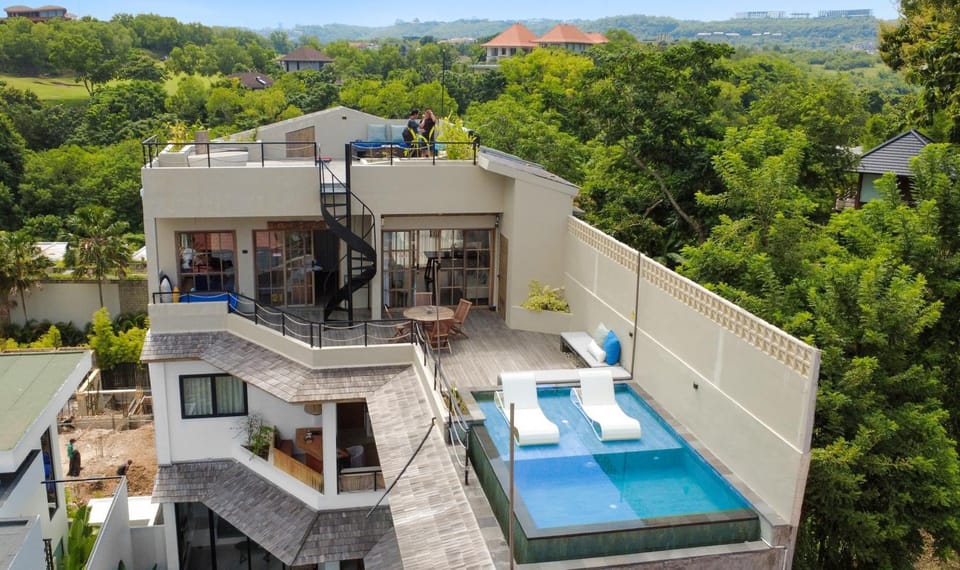 Property building, Patio, Bird's eye view, Balcony/Terrace, Swimming pool, sunbed