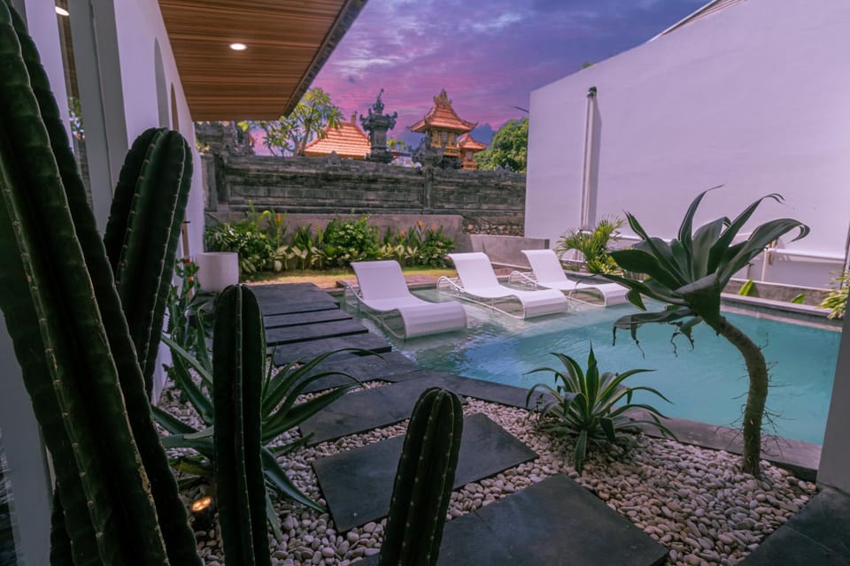 Patio, Pool view, Swimming pool, sunbed