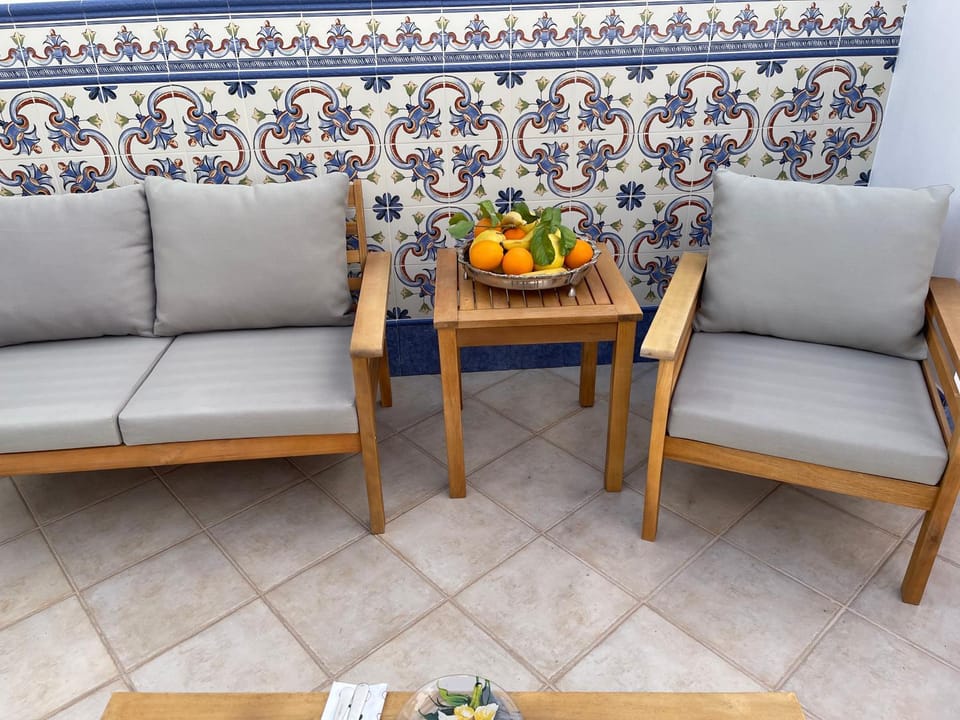 Food and drinks, Seating area