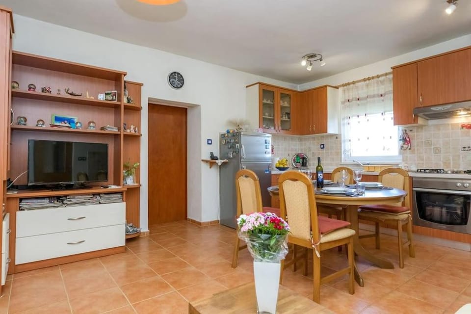 Kitchen or kitchenette, pet friendly