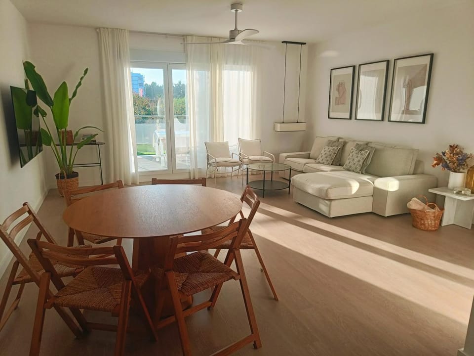 Living room, Dining area