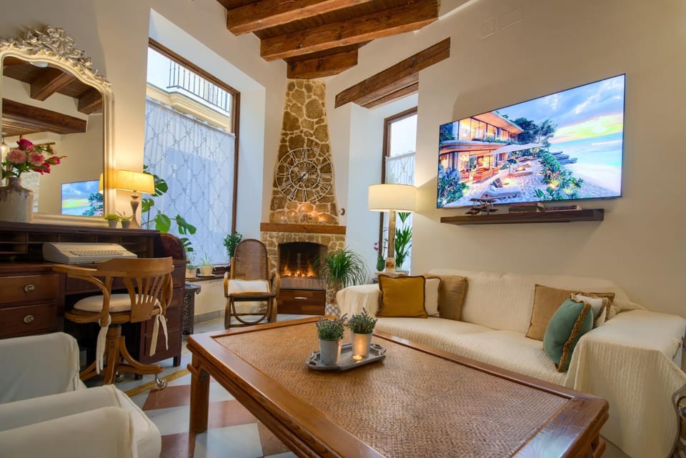 Property building, Communal lounge/ TV room, Living room, Area and facilities, fireplace