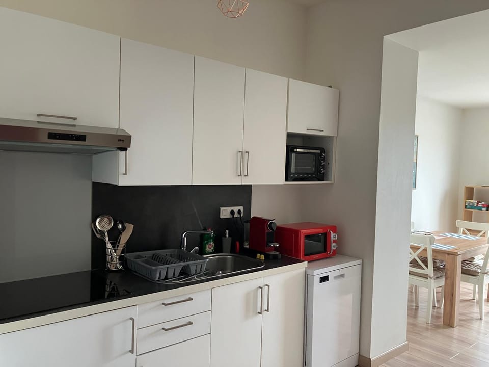 Coffee/tea facilities, Kitchen or kitchenette, dishwasher, minibar, pet friendly, stove