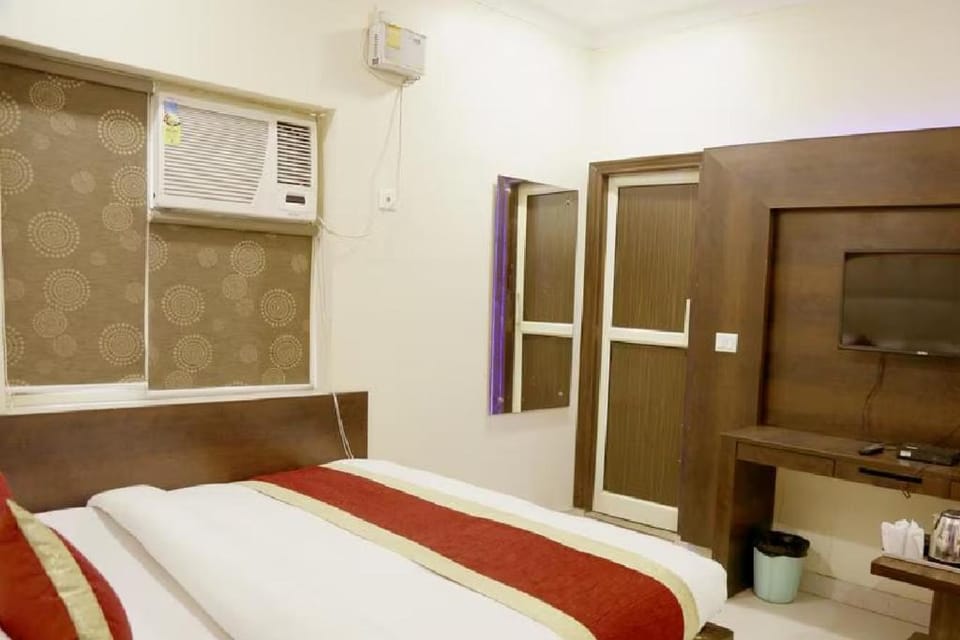 Bed, TV and multimedia, Bedroom, air conditioner