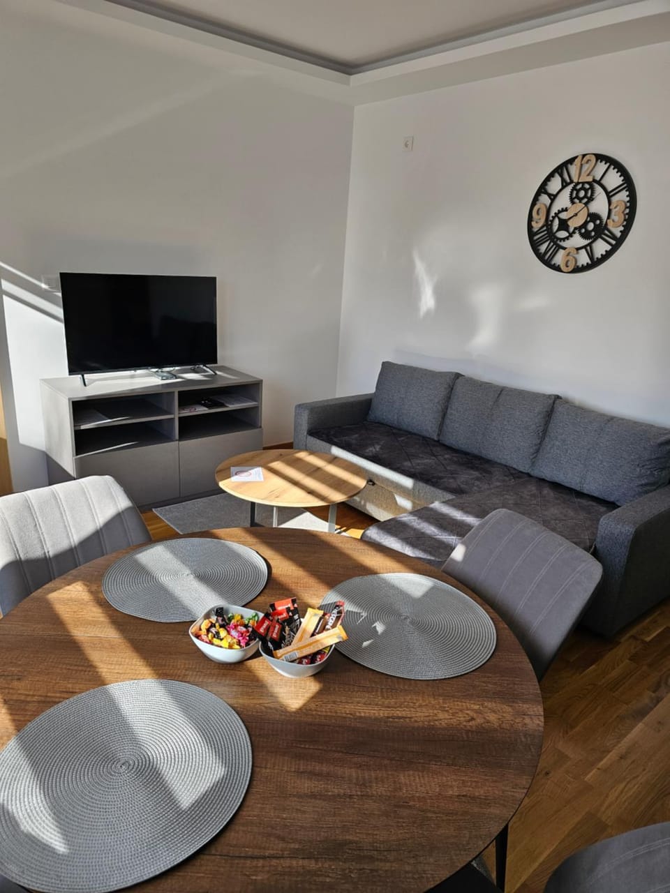 Seating area, Dining area