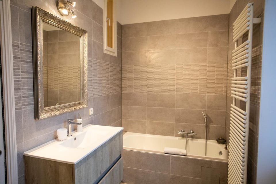 Bathroom, Bath