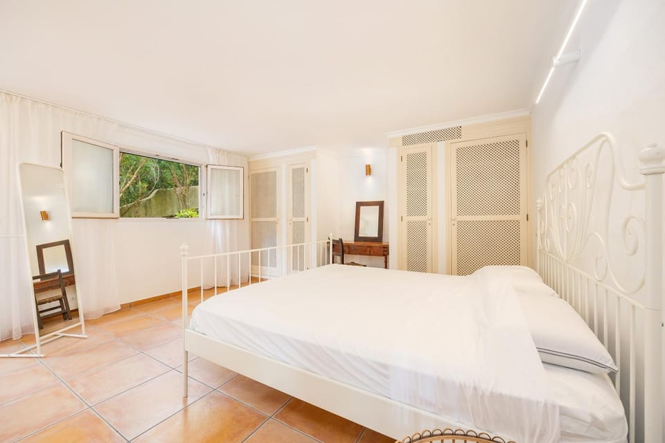 Property building, Living room, Bedroom