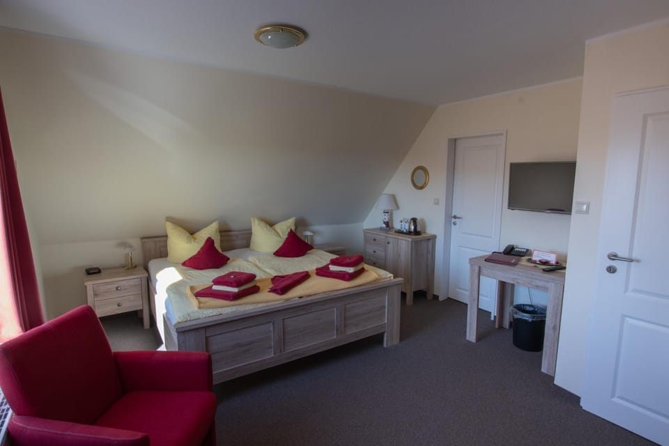 Bed, Seating area, Bedroom, towels