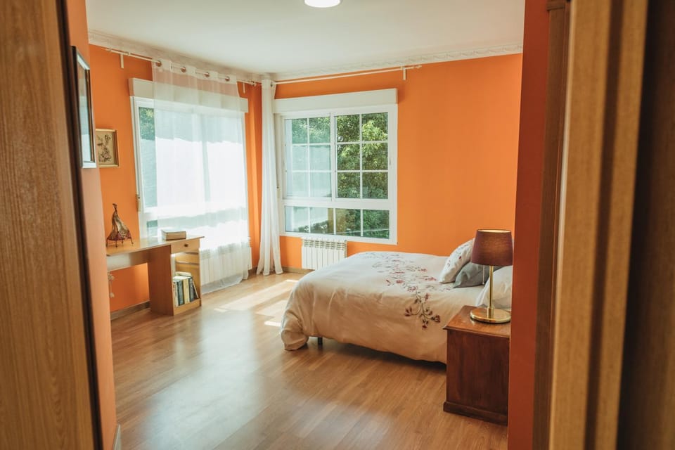 Bed, Photo of the whole room, Seating area, Bedroom, towels