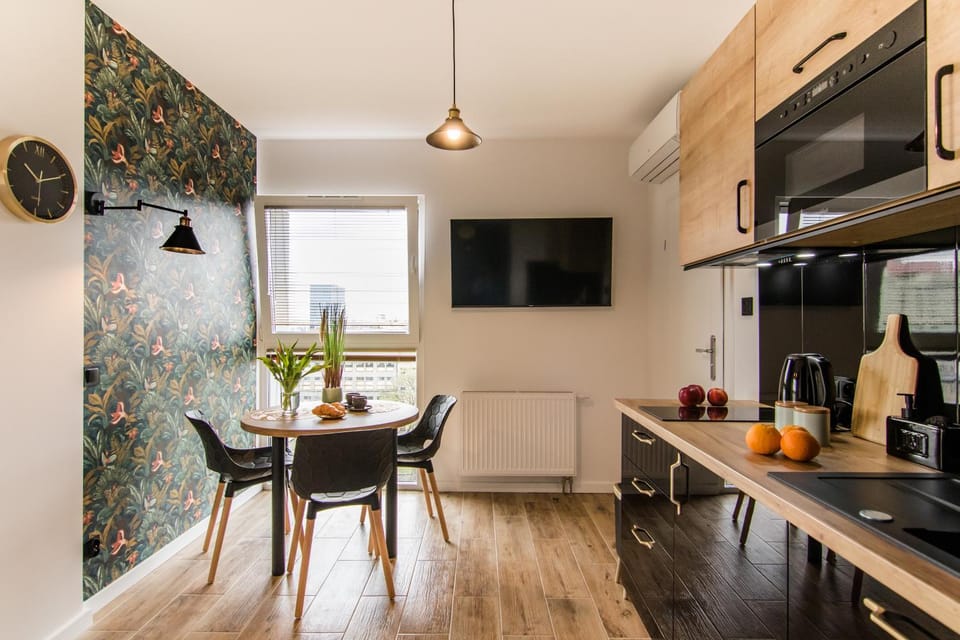 TV and multimedia, Kitchen or kitchenette, Food