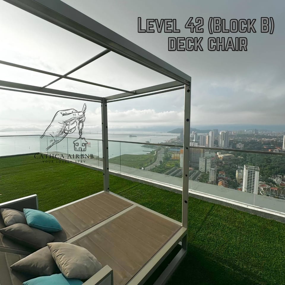 Garden, View (from property/room), Seating area, City view, Sea view