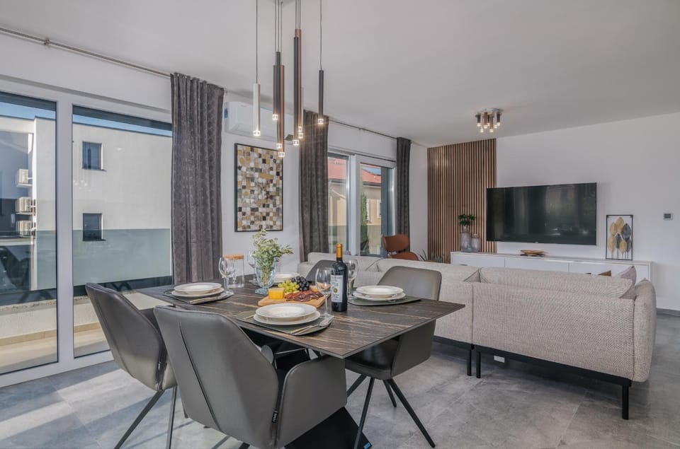 TV and multimedia, Living room, Dining area