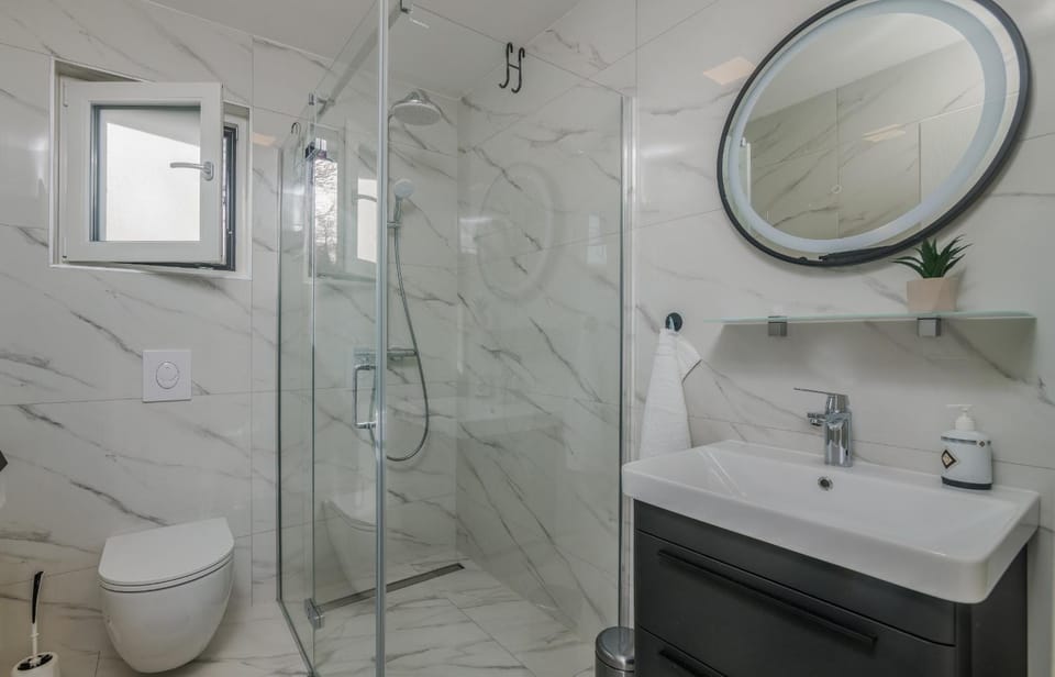 Shower, Toilet, Bathroom
