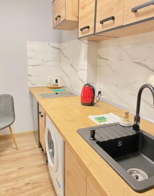 Kitchen or kitchenette, stove, washing machine