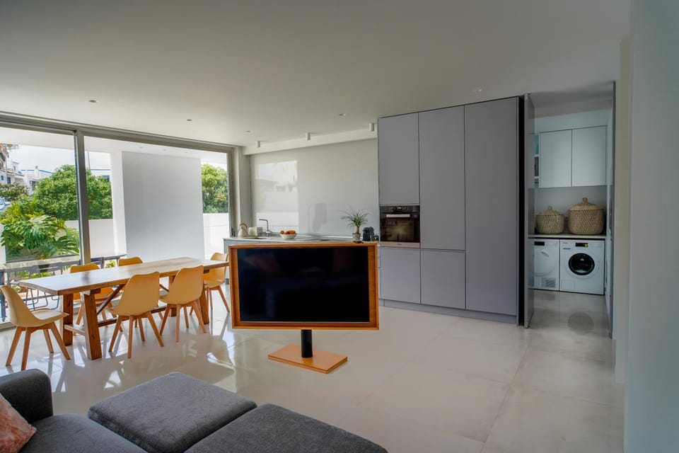 Kitchen or kitchenette, Living room, Dining area, minibar, pet friendly, stove, toaster, washing machine, dryer