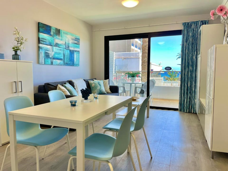 Kitchen or kitchenette, Living room, Seating area, Dining area, Sea view