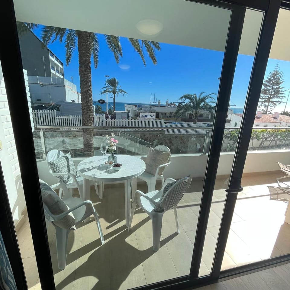 Day, View (from property/room), Balcony/Terrace, Seating area, Dining area