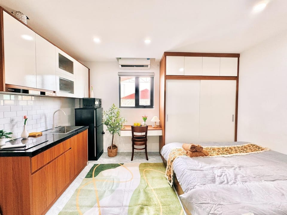 Bed, Kitchen or kitchenette, Dining area, Bedroom, oven