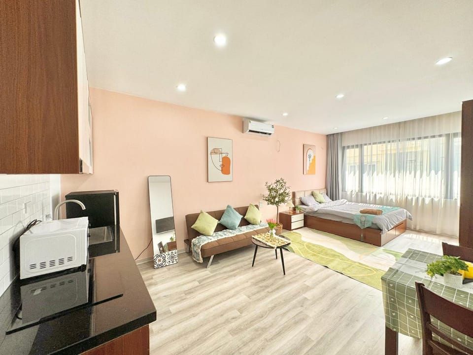 Bed, TV and multimedia, Kitchen or kitchenette, Living room, Photo of the whole room, Seating area, Dining area, Bedroom, oven, air conditioner