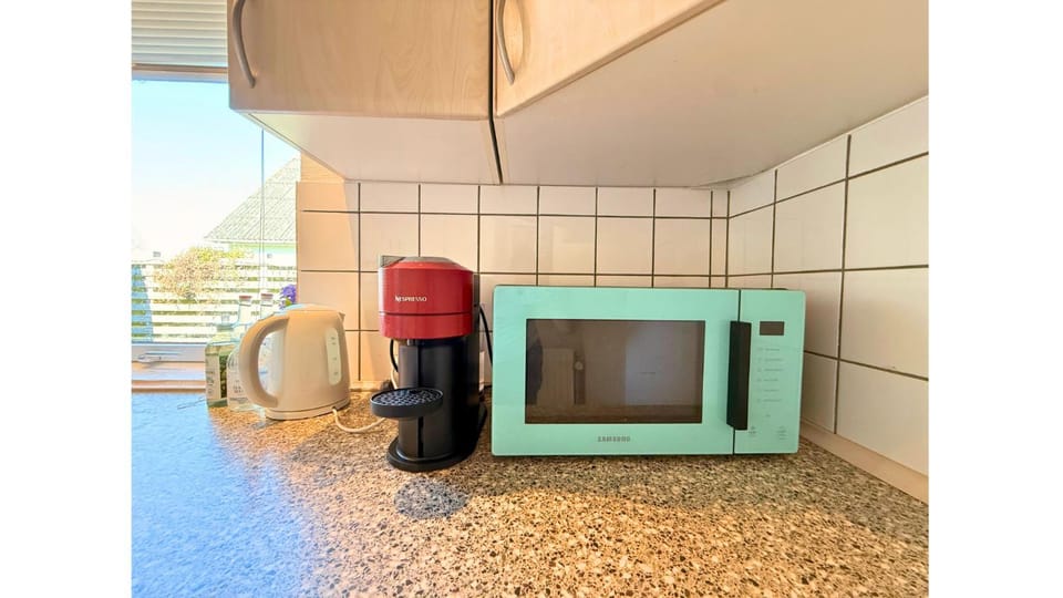 Coffee/tea facilities, Kitchen or kitchenette, microwave, kitchen