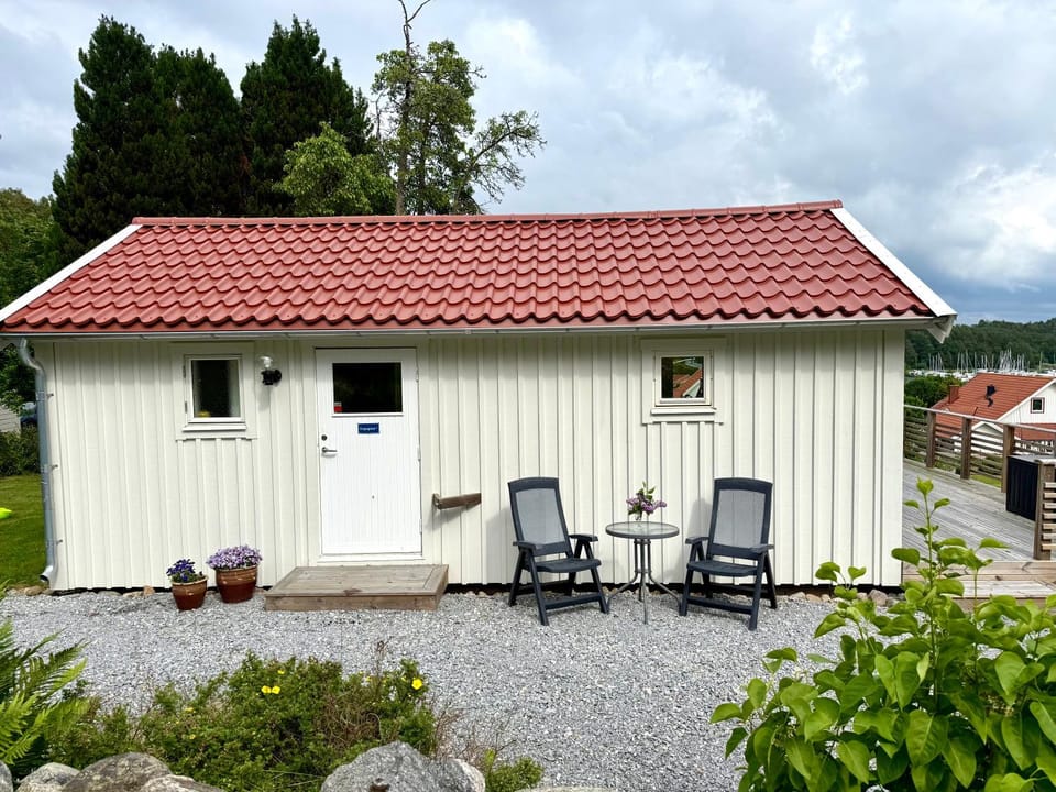 Stuga Tjörn/Almösund House in Västra Götaland County