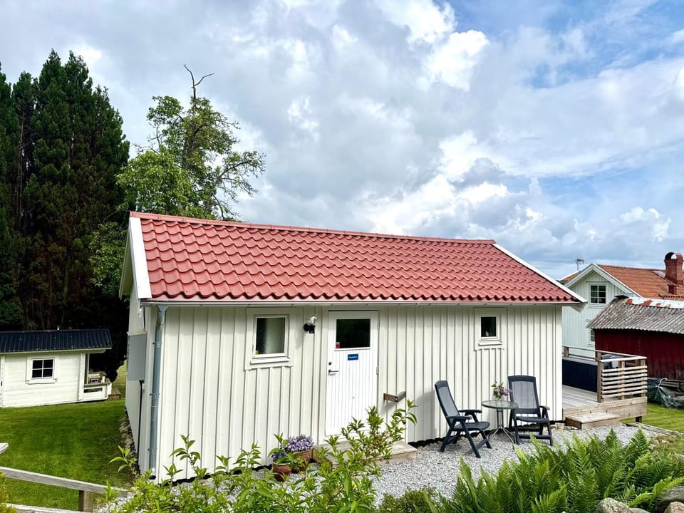 Stuga Tjörn/Almösund House in Västra Götaland County