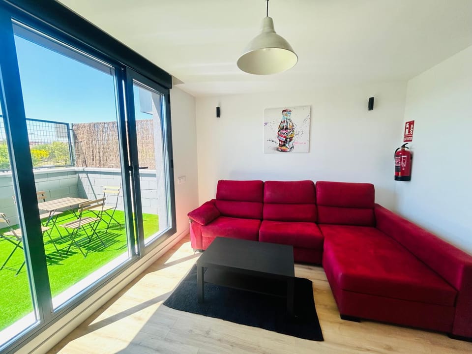 Loft 29 con piscina, terraza, jardín y Netflix Apartment in San Sebastián de los Reyes