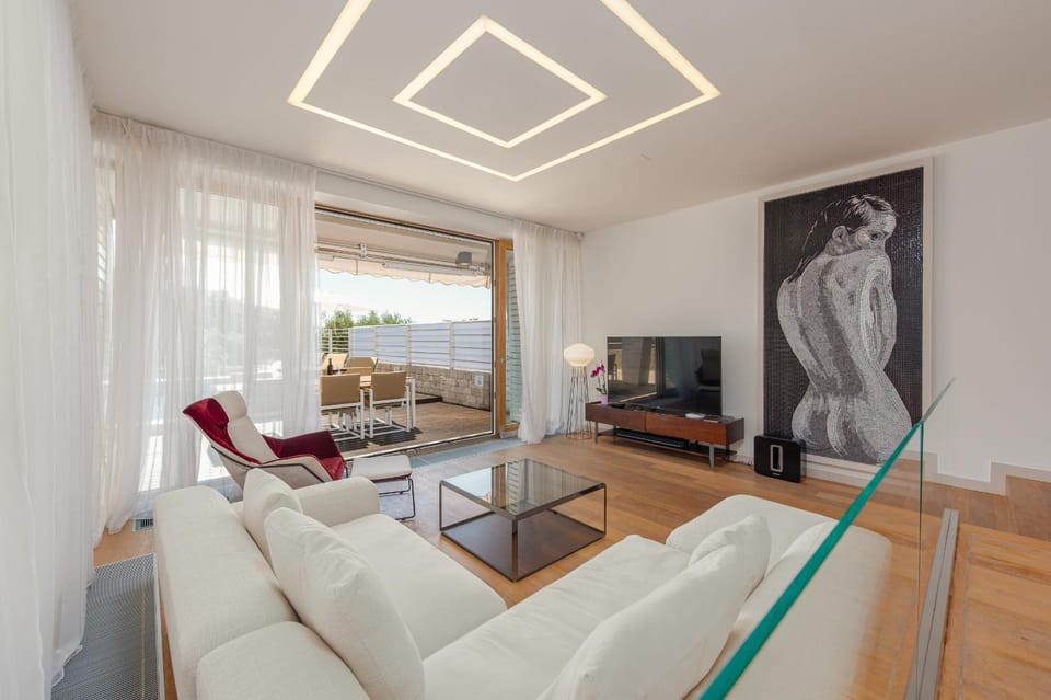 Communal lounge/ TV room, Living room