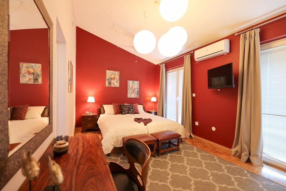 Communal lounge/ TV room, Bed, TV and multimedia, Photo of the whole room, Bedroom