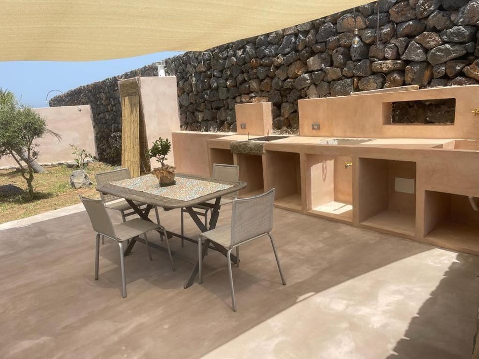 Dammuso Elisir Rosa - Jacuzzi e Giardino Privati House in Pantelleria