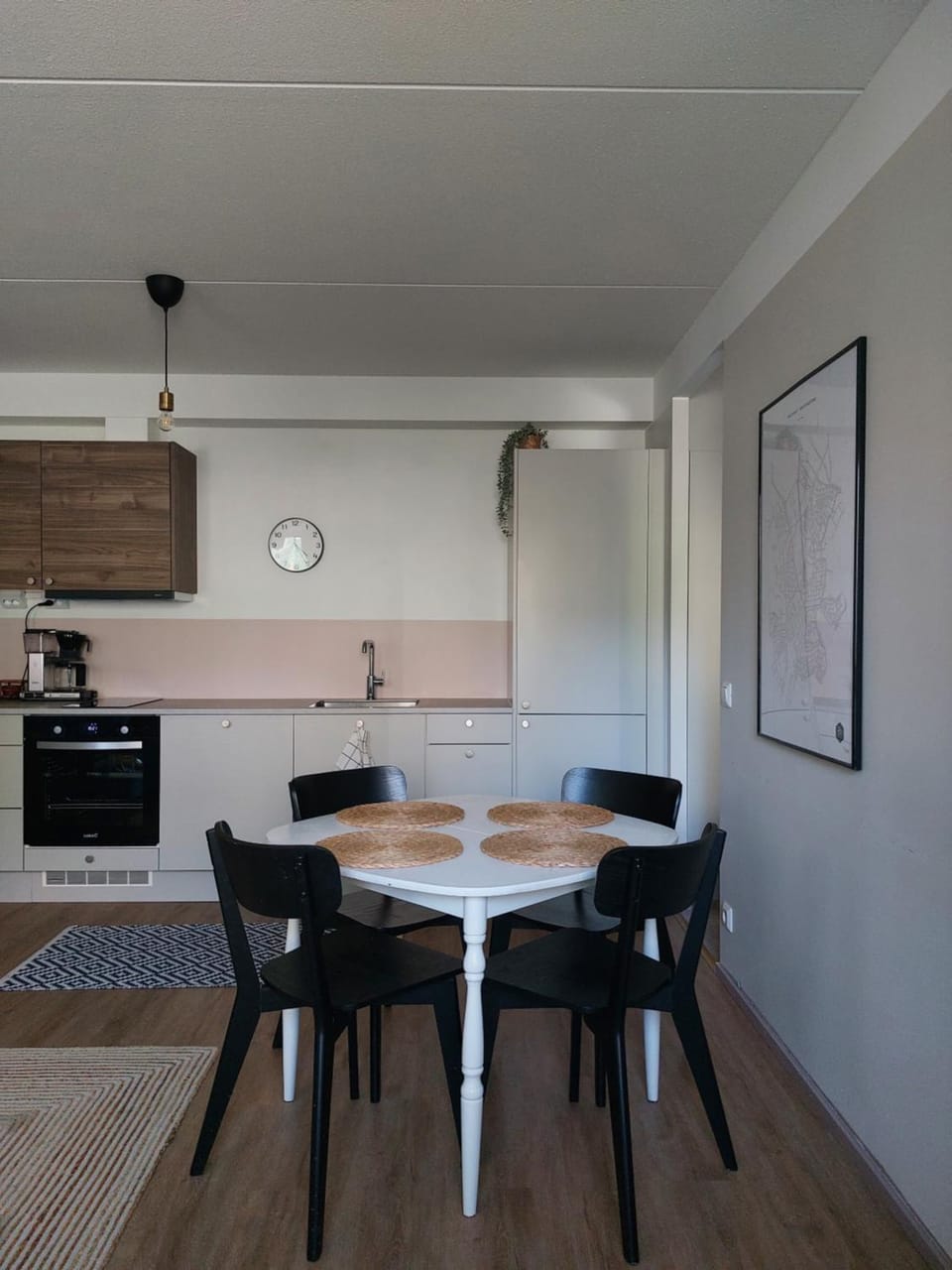 Kitchen or kitchenette, Dining area, oven, pet friendly, stove
