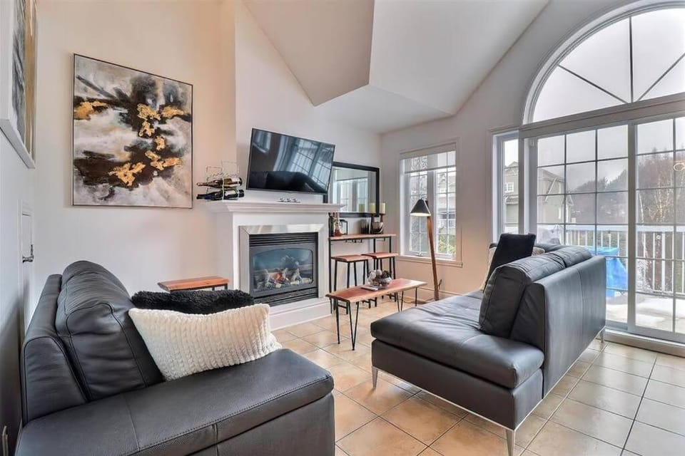 Chalet Saint-Sauveur with heated pool during Summer and Ski in Ski out! Apartment in Saint-Sauveur
