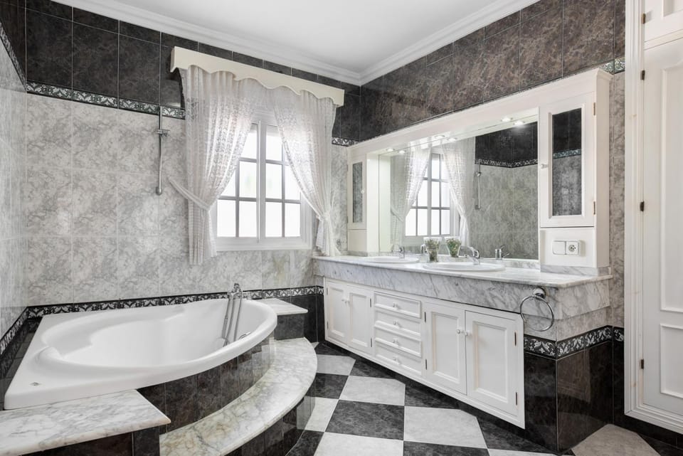 Bathroom, Living room