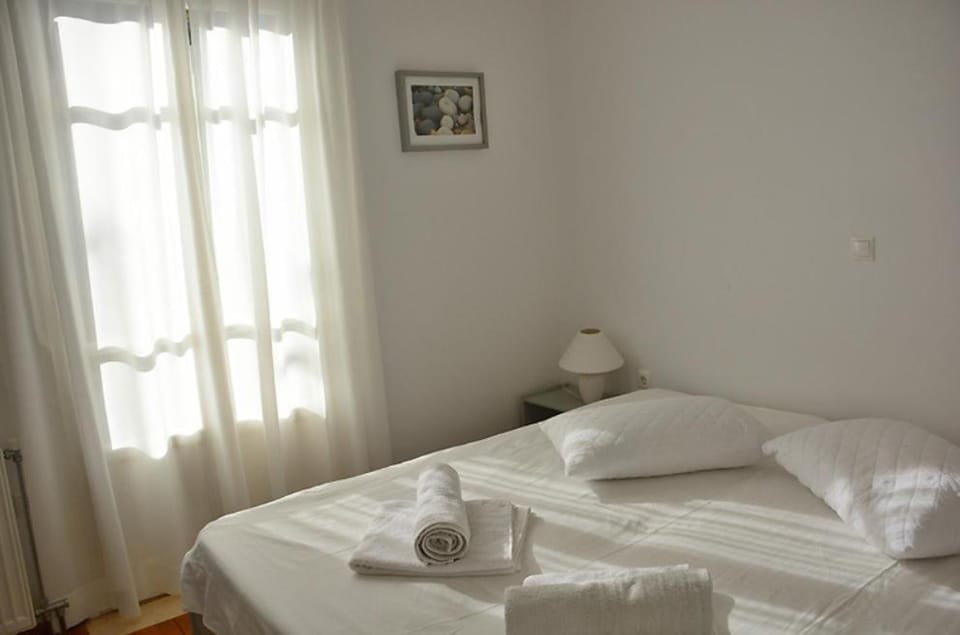 Zaros House. Two-Bedroom Traditional House with Sea Views in Kioni. House in Ithaca