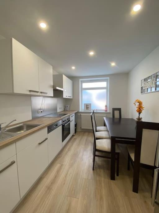 Charmantes Feriendomizil, Haus mit Garten 30 km Bonn und Koblenz, 3 bis zu 8 Personen Apartment in Rhineland-Palatinate