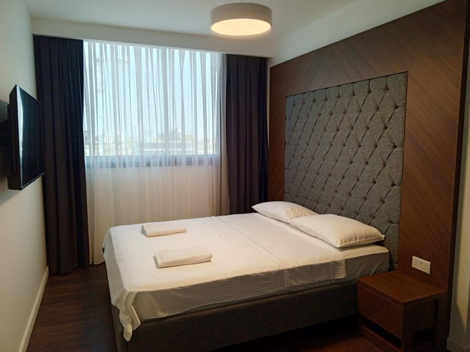 Bed, TV and multimedia, Bedroom