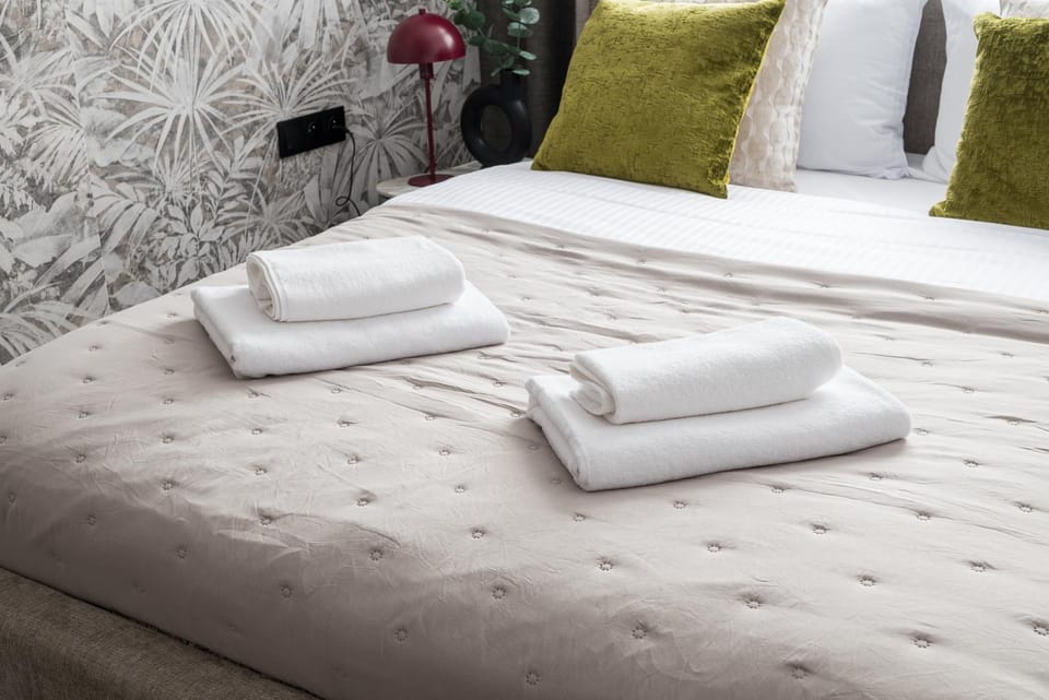 Bed, Photo of the whole room, Bedroom, towels