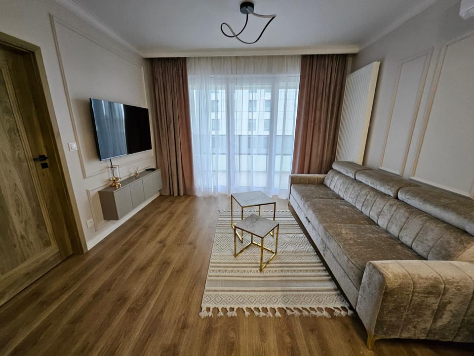 TV and multimedia, Living room, Seating area, Evening entertainment