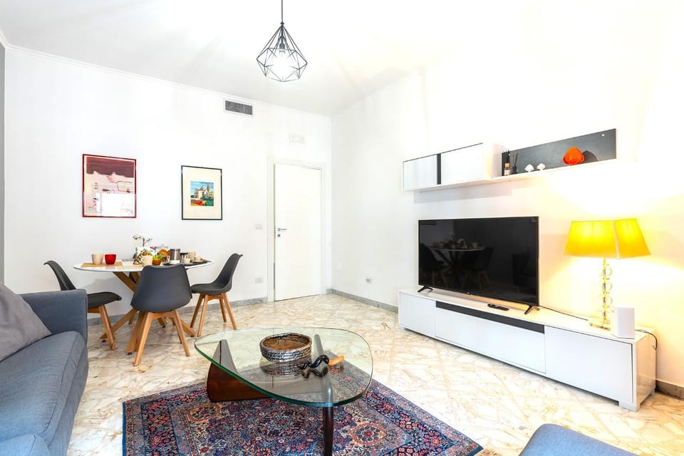 Communal lounge/ TV room, Dining area