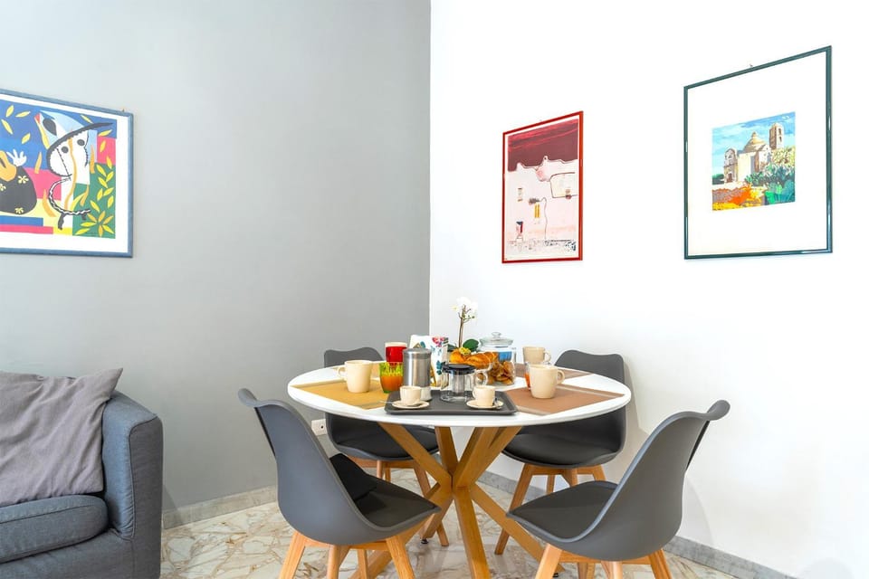 Seating area, Dining area