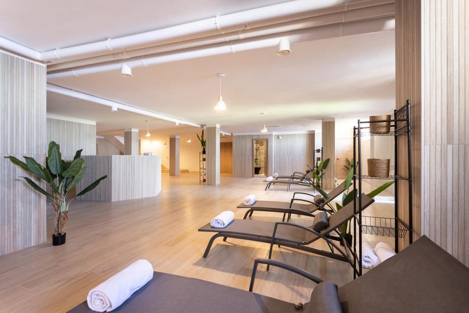 Spa and wellness centre/facilities, sunbed