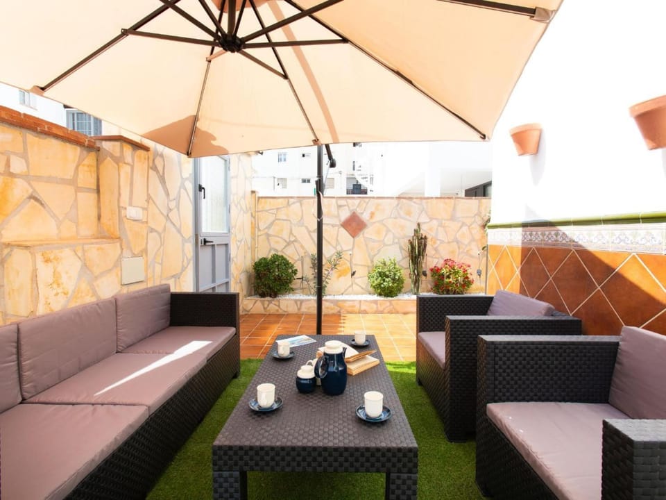 Property building, Balcony/Terrace, Living room