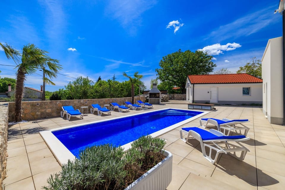 Swimming pool, Swimming pool