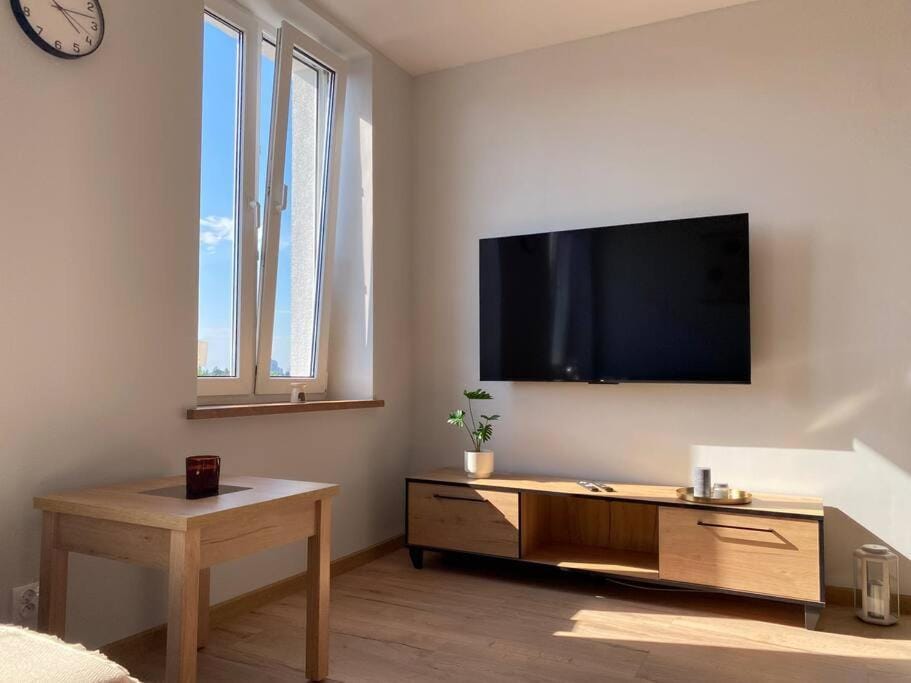 Communal lounge/ TV room, TV and multimedia, Photo of the whole room, Evening entertainment, hair dresser