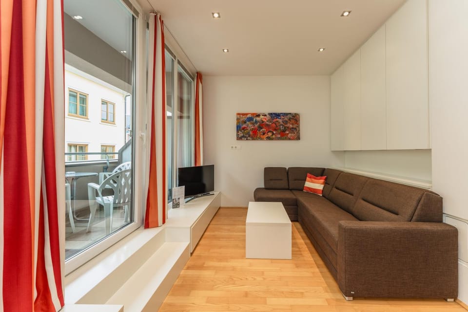 View (from property/room), Balcony/Terrace, Living room
