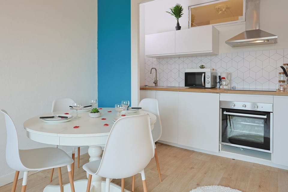 Dining area, minibar, pet friendly, kitchen